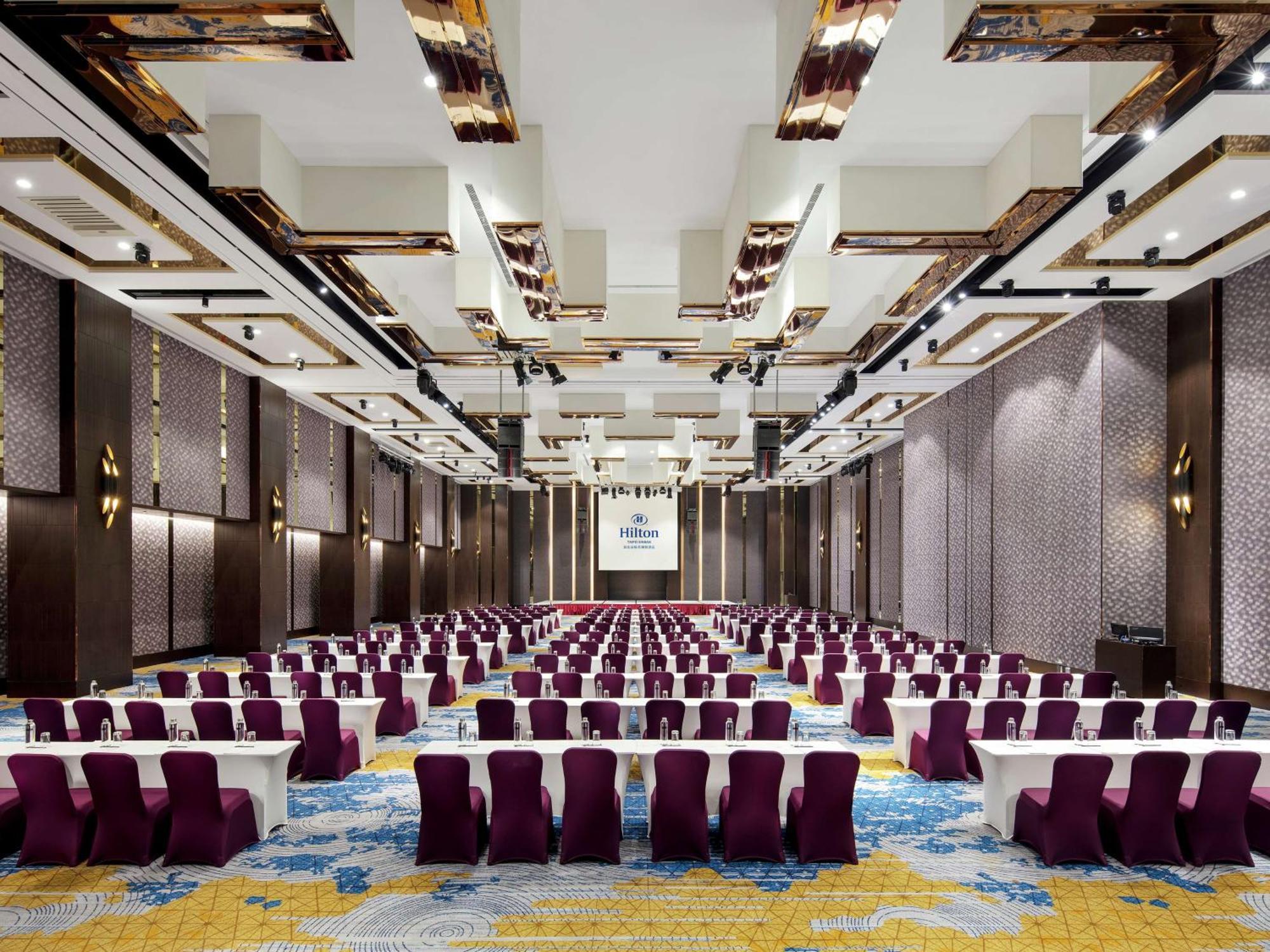 Отель Hilton Taipei Sinban New Taipei City Экстерьер фото