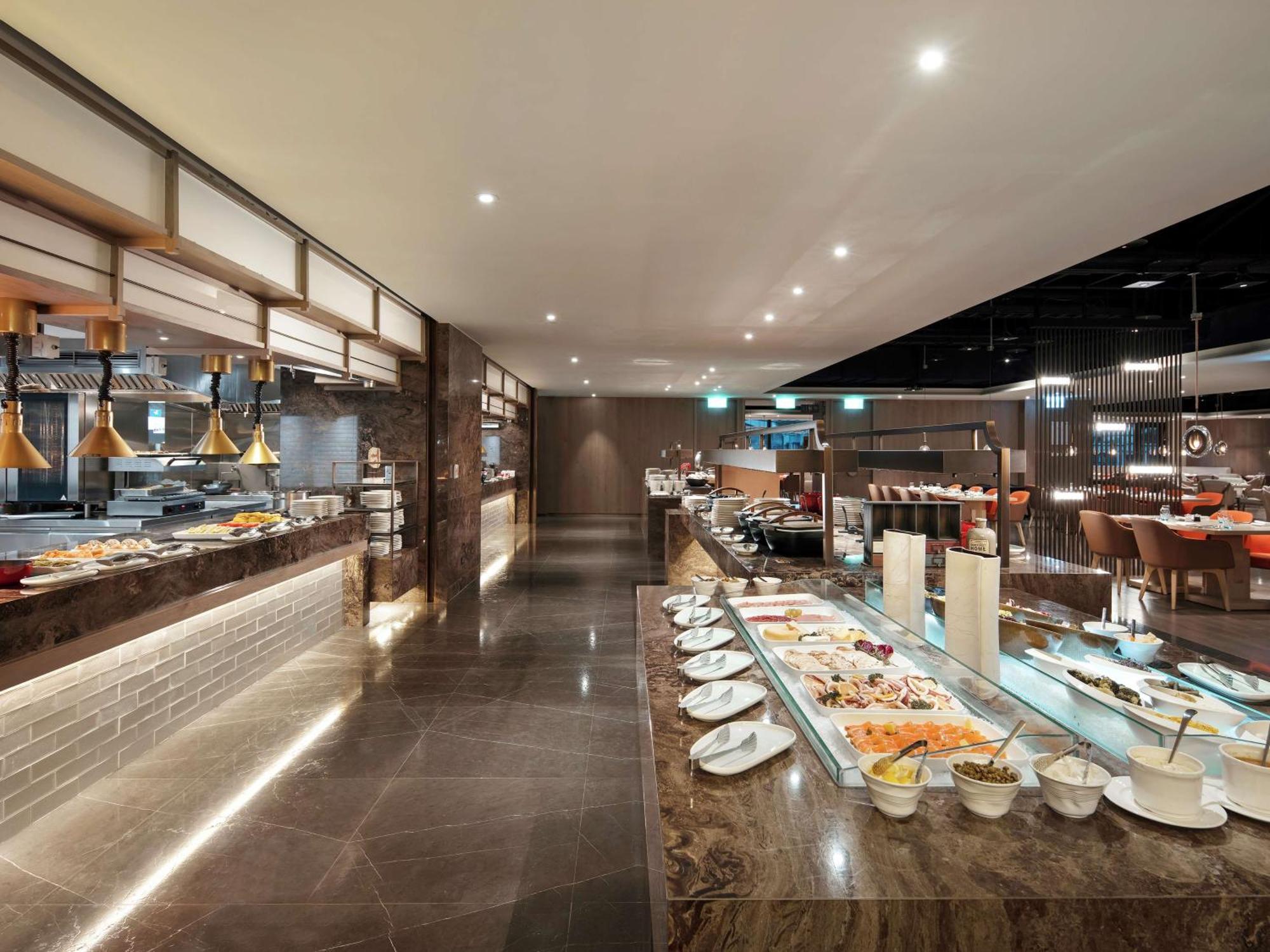 Отель Hilton Taipei Sinban New Taipei City Экстерьер фото
